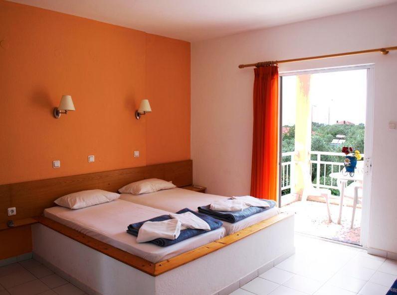 Aparthotel Amarilia Skala Rachoni  Zimmer foto