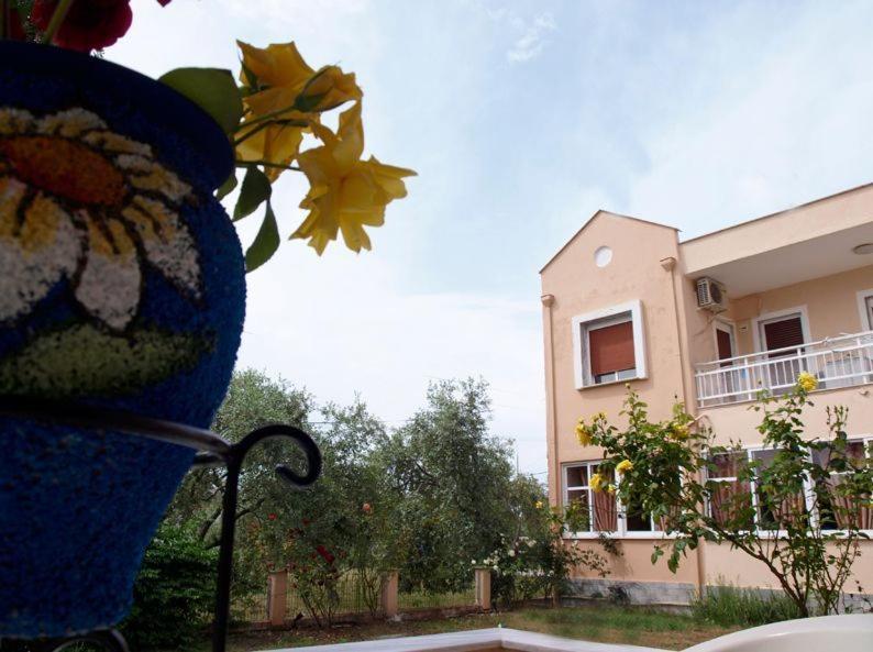 Aparthotel Amarilia Skala Rachoni  Exterior foto